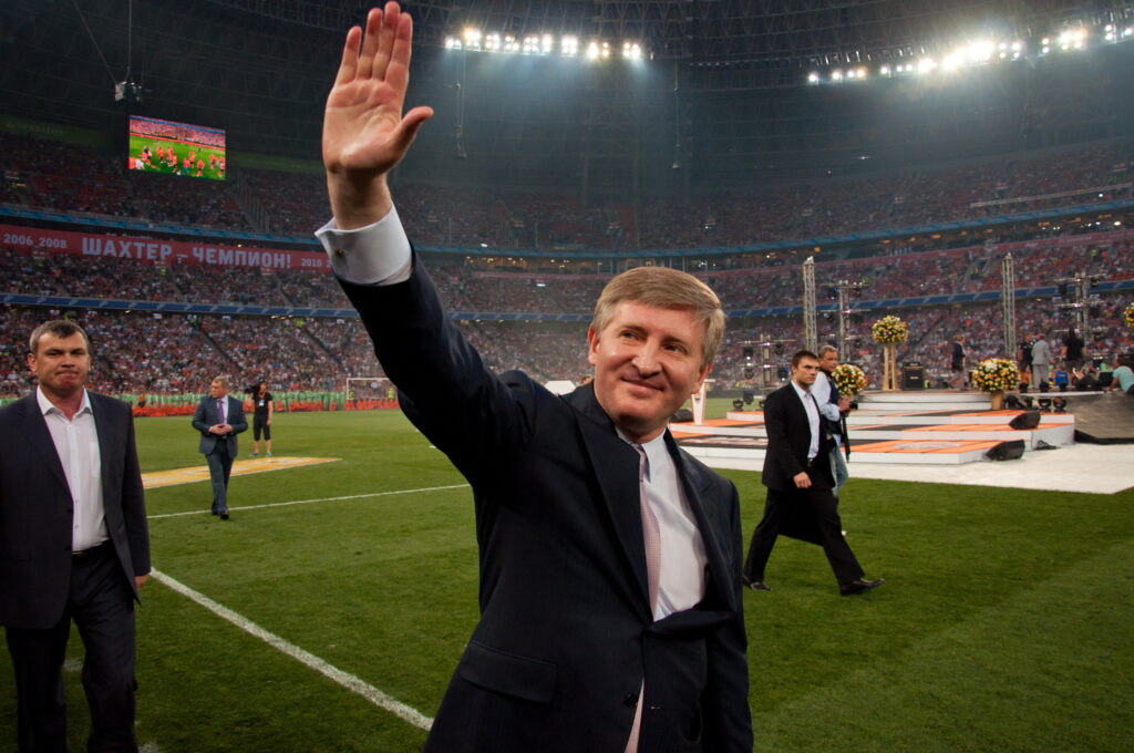 Cel mai bogat om din Ucraina dă Rusia în judecată. Rinat Akhmetov a pierdut miliarde dolari în urma bombardamentelor în Mariupol