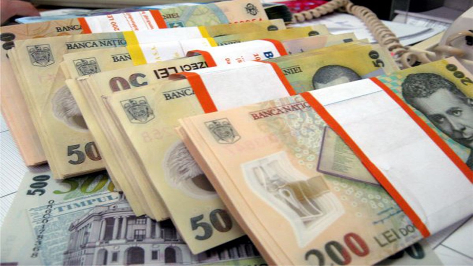Salarii mai mari în sectorul public după noua lege. Sporurile, incluse în venitul de bază