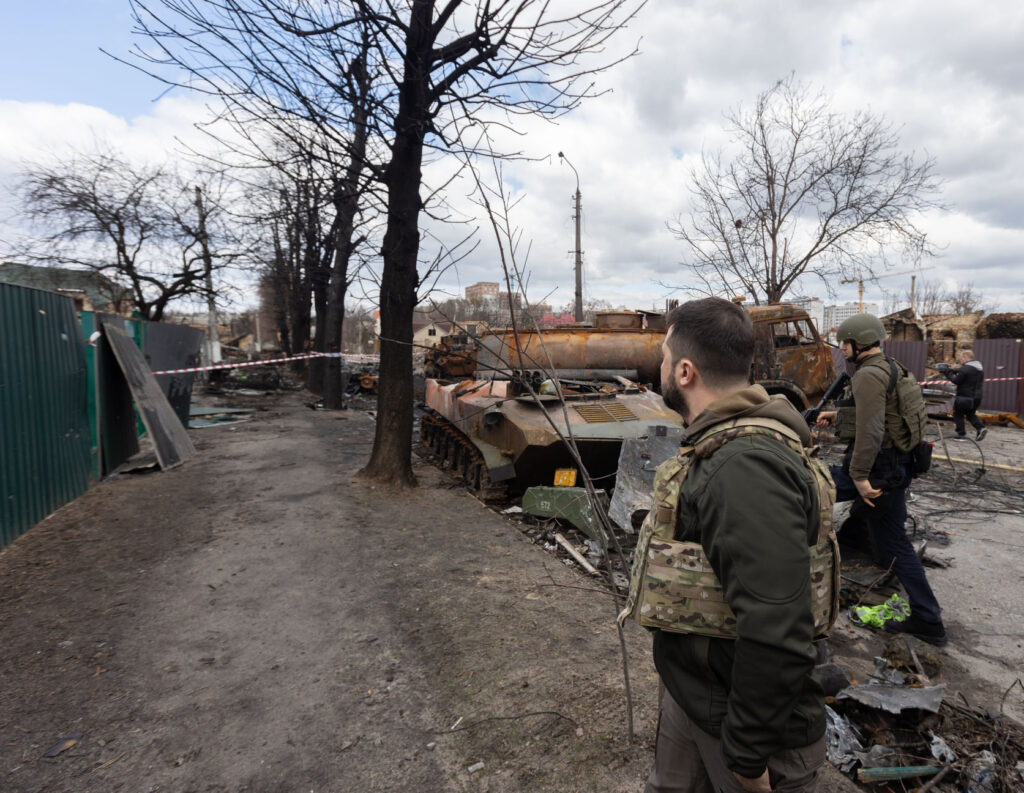 Războiul din Ucraina, ziua 48. Întâlnire Putin-Lukaşenko. Forțele ruse lasă în urmă bombe, moarte, execuții şi groază. Sunt 5.800 de cazuri de crime de război