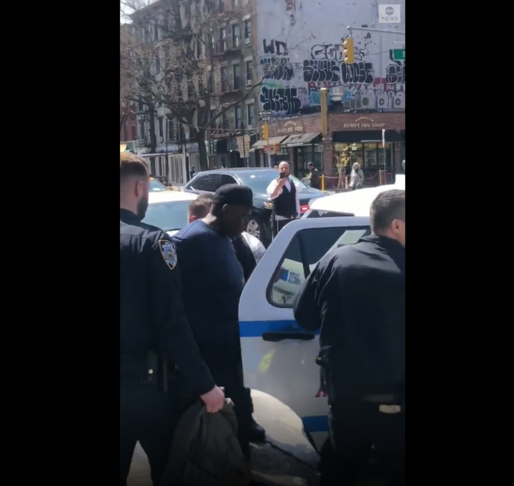 Suspectul de la metroul din New York a fost arestat. Imagini din momentul reținerii de către polițiști. UPDATE