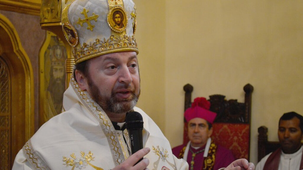 ”Învierea ne luminează vieţile şi în anul de graţie 2022, an cu pandemie, război, tsunami de suferinţă”. Mesajul episcopului  Claudiu Pop