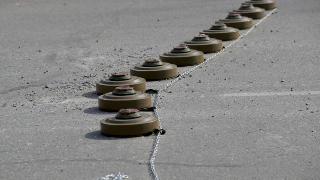 Peste 80.000 de kilometri au fost minați în Ucraina. Tipul de mine folosit de Rusia este interzis prin Tratatul de la Ottawa