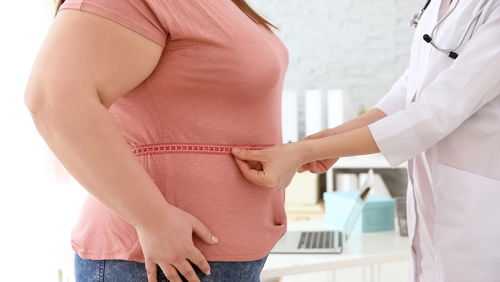 Peste jumătate dintre adulții din UE suferă de obezitate. Care e situația în România
