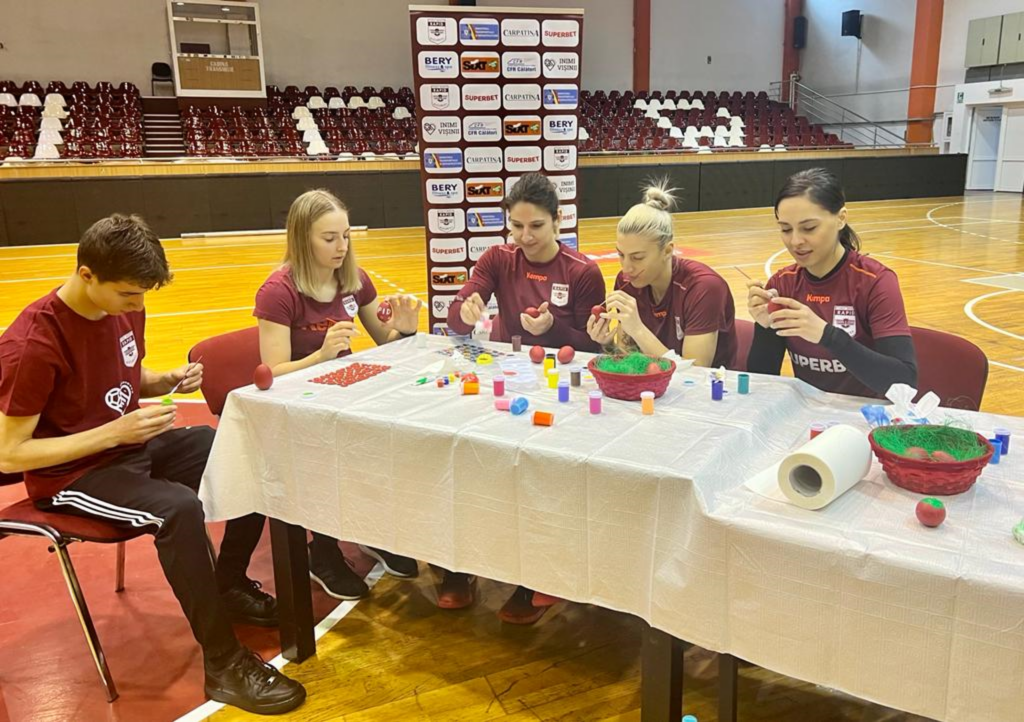 Handbalistele de la Rapid au talent artistic. Cum s-au relaxat înainte de Paște