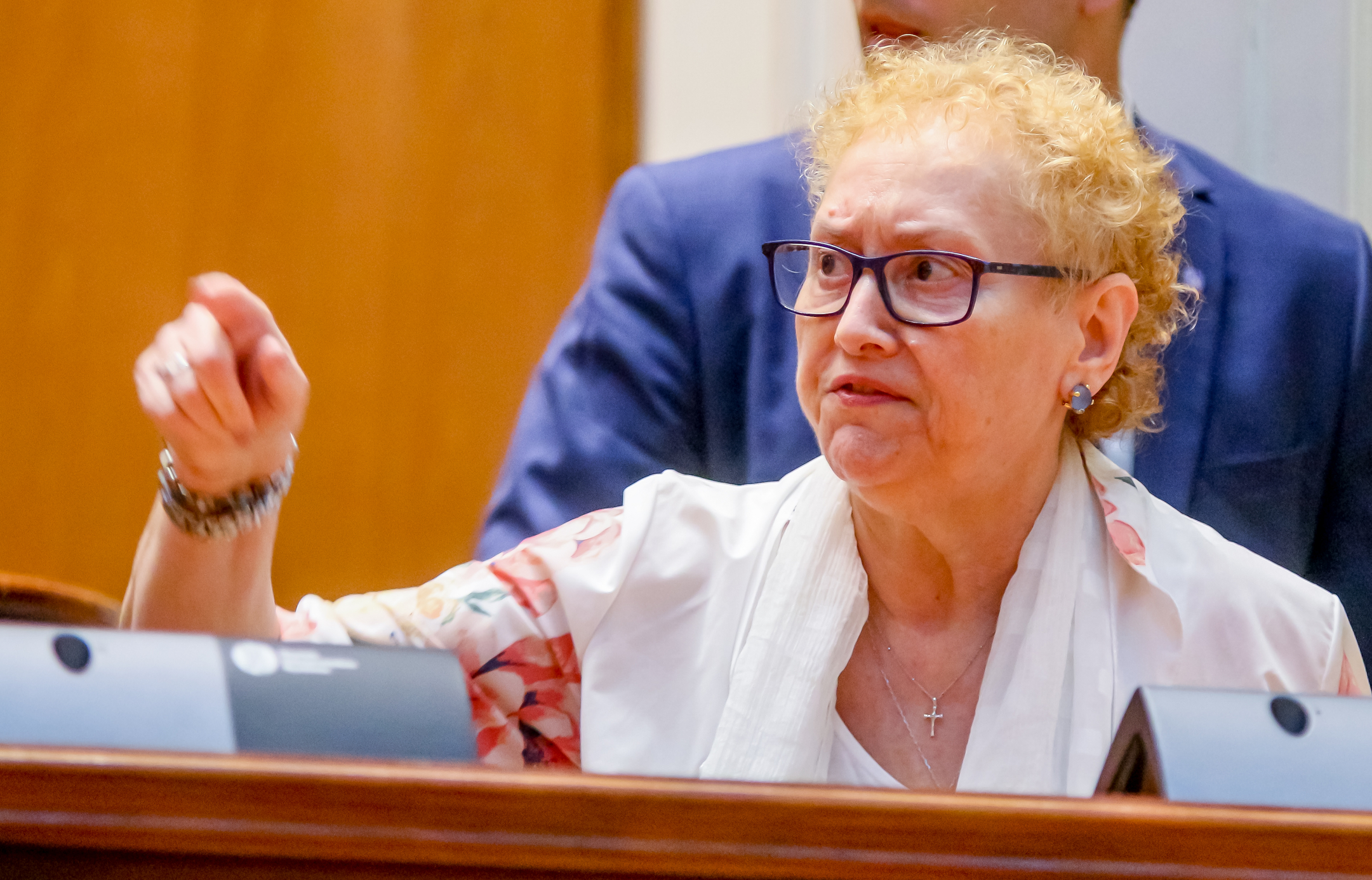 Avocatul Poporului, sesizare la CCR pentru OUG privind SAFE. Ce acuzații i se aduc lui Bolojan