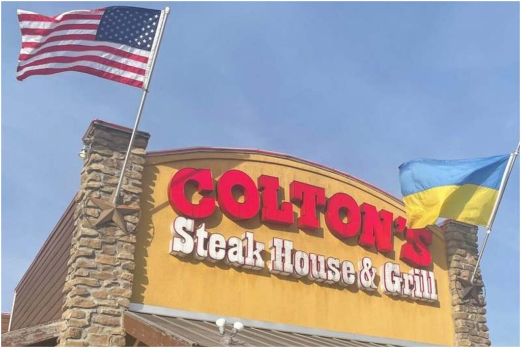 Un manager de restaurant a fost criticat pentru arborarea steagului Ucrainei