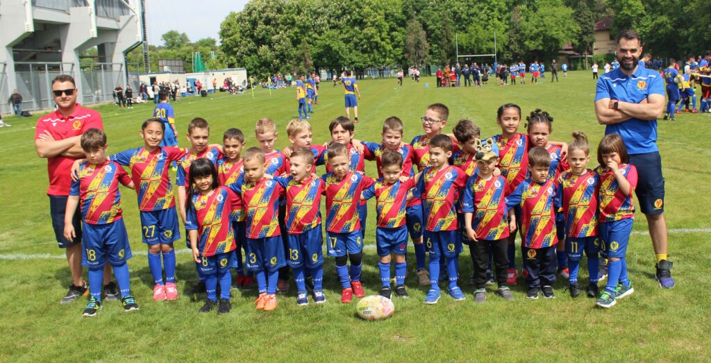 La doar cinci ani, a marcat primul eseu. Cine este micuțul care a impresionat pe toată lumea pe terenurile de rugby de la ”Arcul de Triumf”