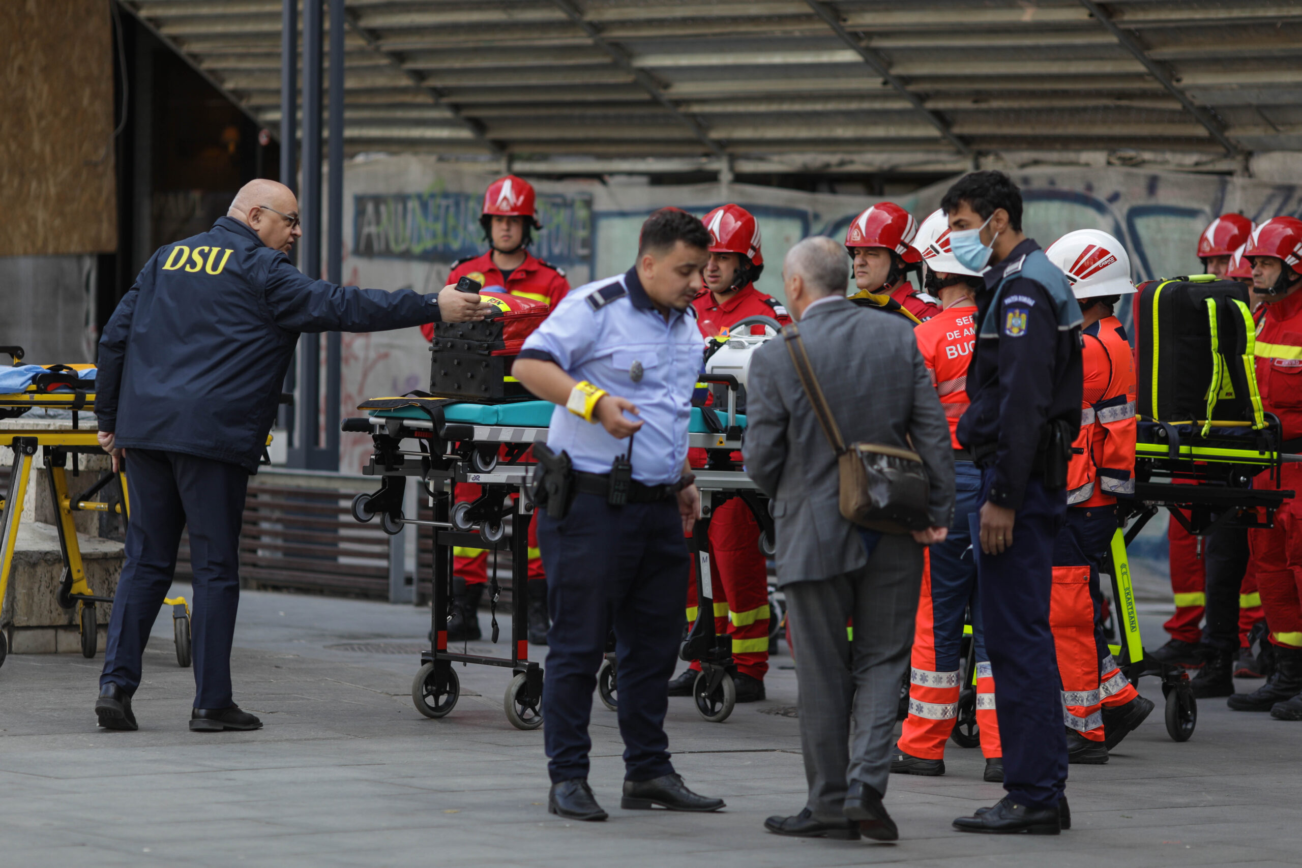 O persoană a murit după ce s-a aruncat pe șine la stația de metrou Piața Unirii 2. Update
