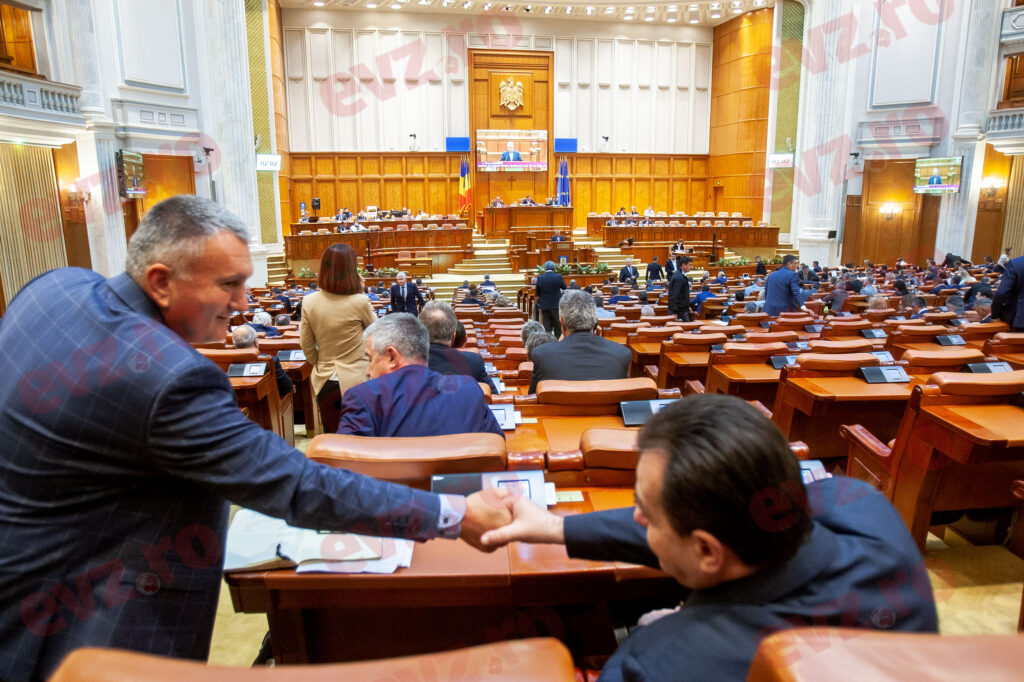 Parlamentarii și-au mărit și sumele forfetare. Nici măcar nu trebuie să justifice pe ce îi cheltuiesc