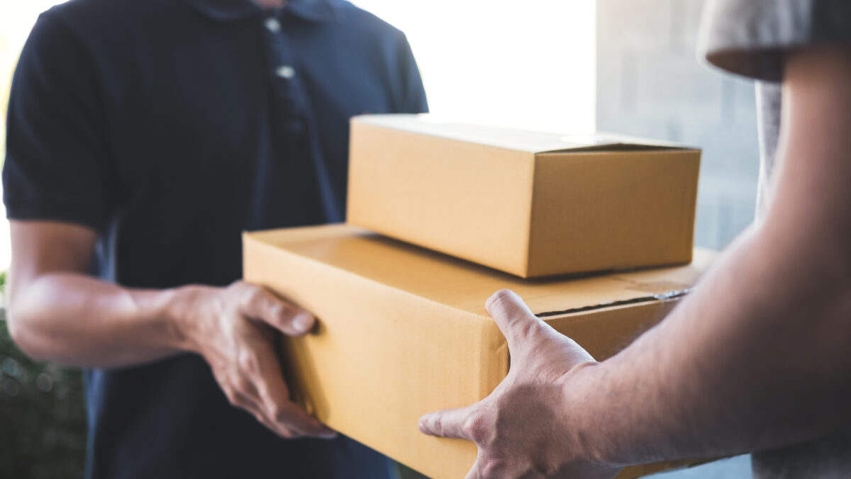 Curierii se transformă în agenţi ai Fiscului din noiembrie.„Să funcţioneze la fel ca raportările lunare pe care le facem deja la ANAF”