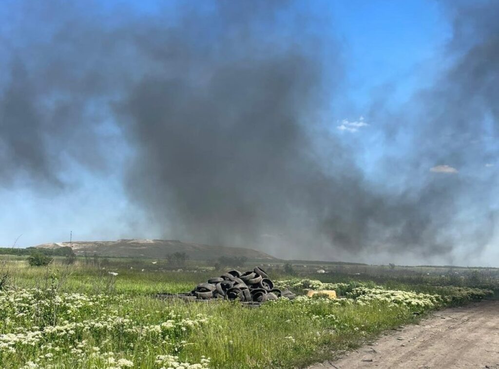 Noi incendii de deșeuri la marginea Bucureștiului. Mesaj disperat al Gărzii de Mediu: „Sinteştiul nu se vindecă”