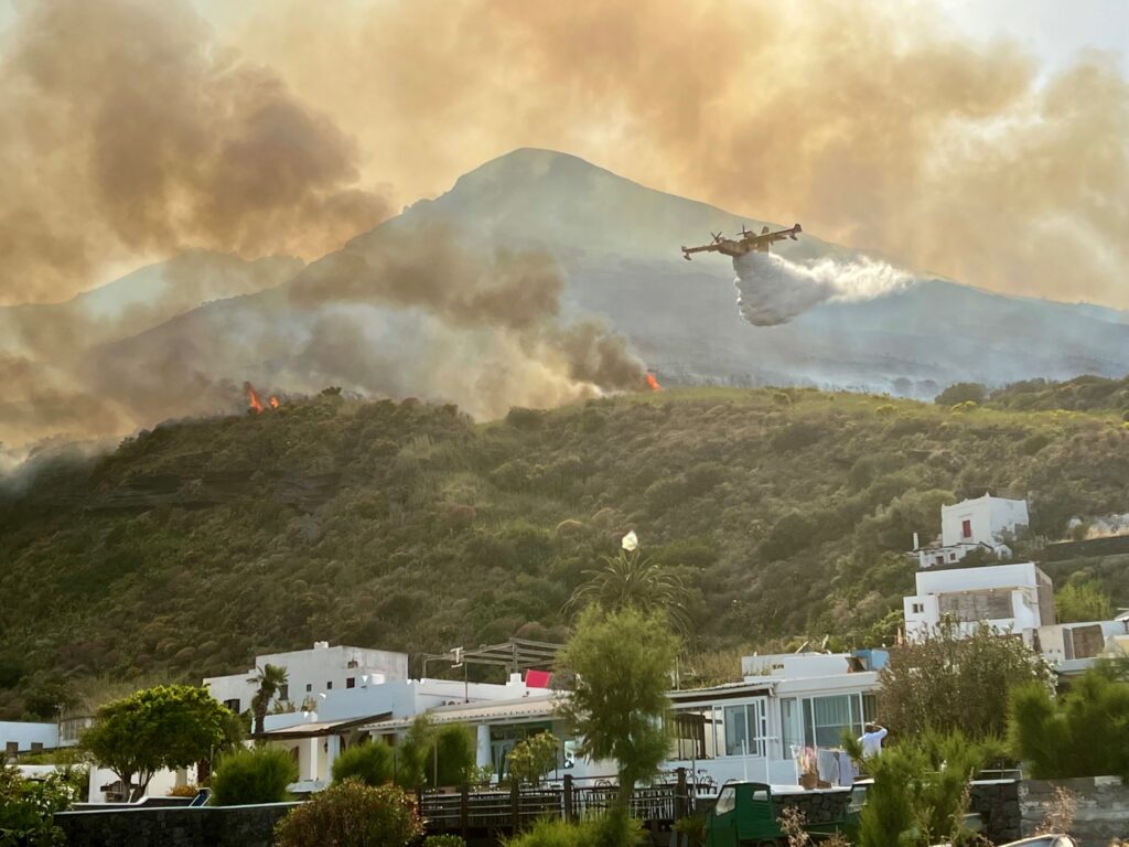 Un incendiu scăpat de sub control a distrus jumătate din vegetația unui tărâm de vis inclus în Patrimoniul UNESCO