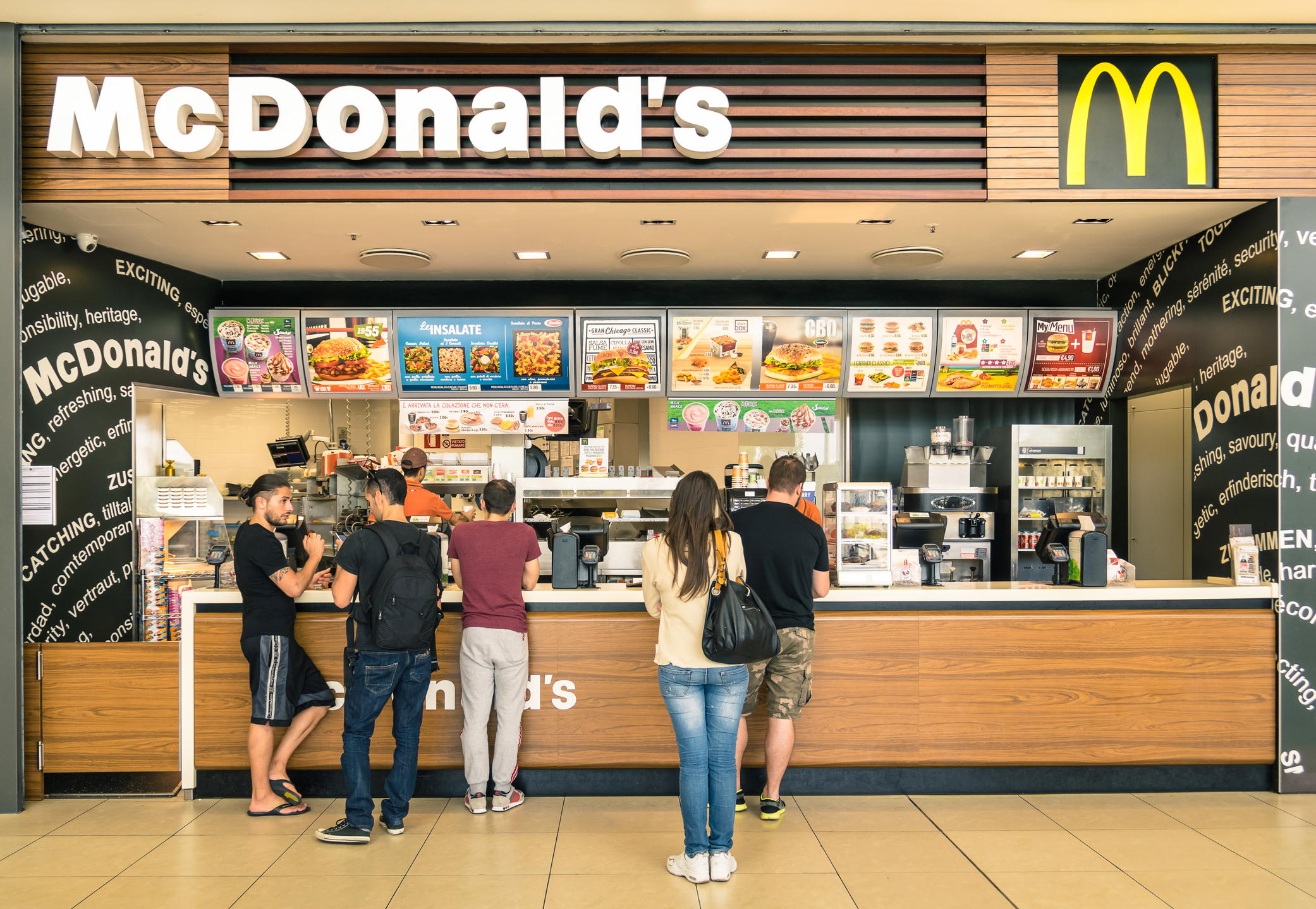 Τα νέα McDonald’s στη Ρωσία, κύμα καταγγελιών.  “Το τσίζμπεργκερ έχει περίεργη γεύση” – Evenimentul Zilei