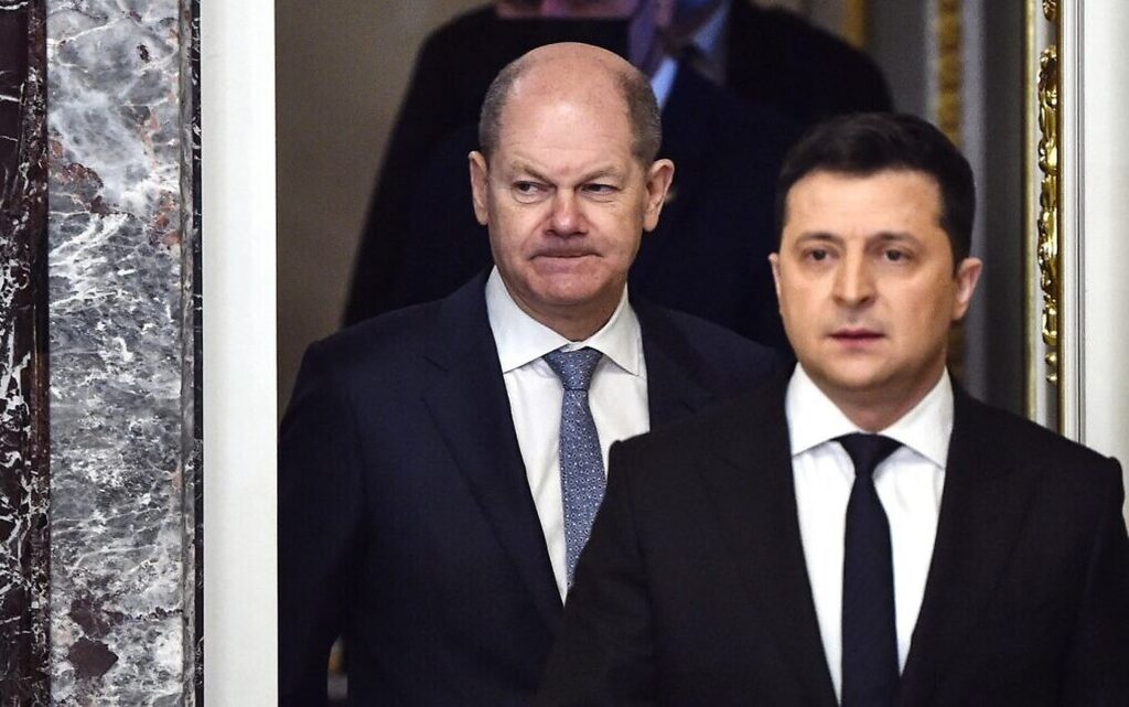 Germania, prinsă la mijloc: Zelensky l-a invitat pe Scholz la Kiev pe 9 mai. Își va spăla cancelarul german reputația?