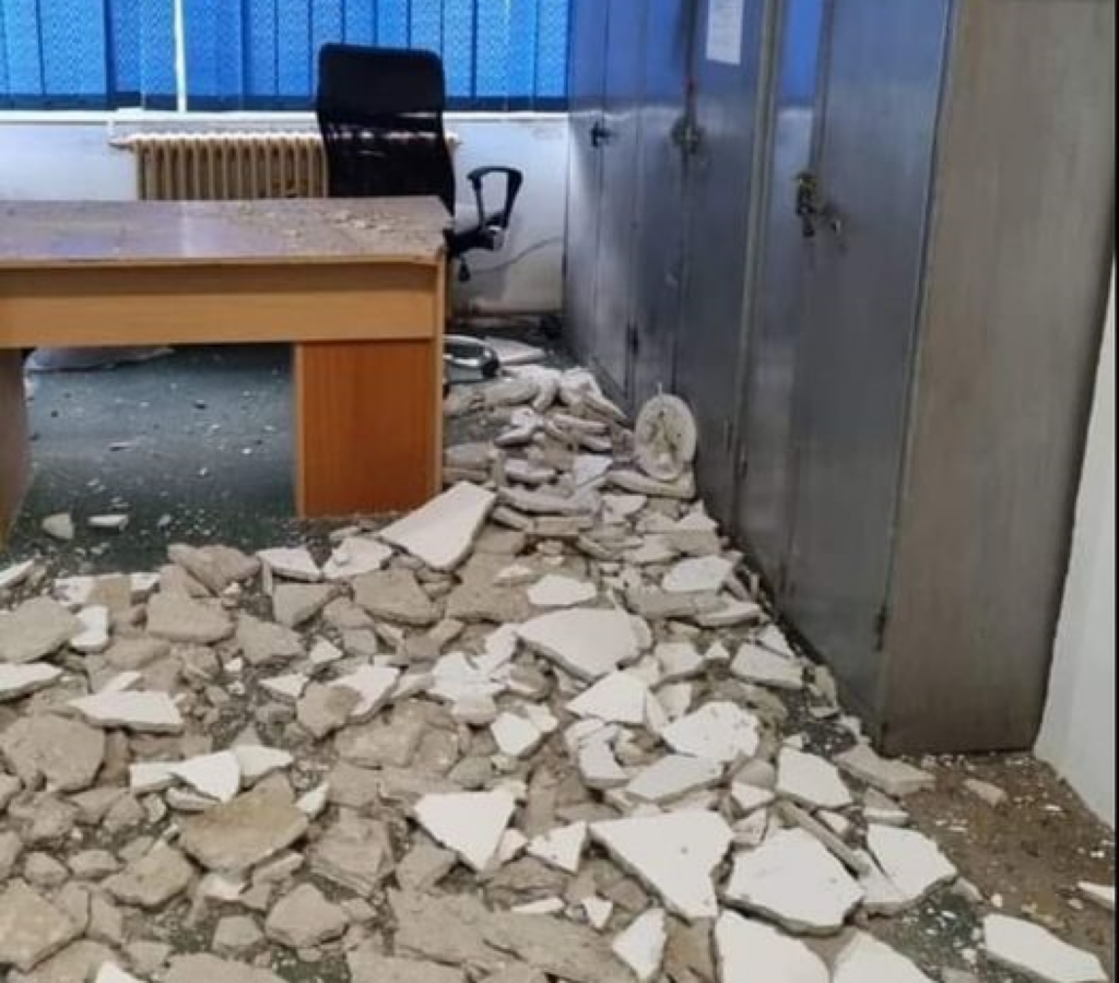 Incident misterios la Pucioasa. Tavanul unei secții de poliție s-a prăbușit fără motiv. Reacția sindicatului Europol