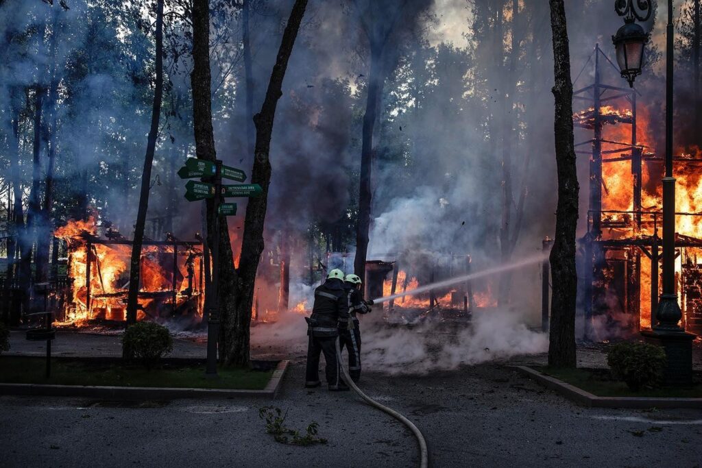 A 73-a zi de război. Toți civilii din oțelăria Azovstal au fost evacuați. Rusia atacă echipamentele livrate de Occident. Cel mai modern model de tanc a fost distrus. VIDEO/UPDATE