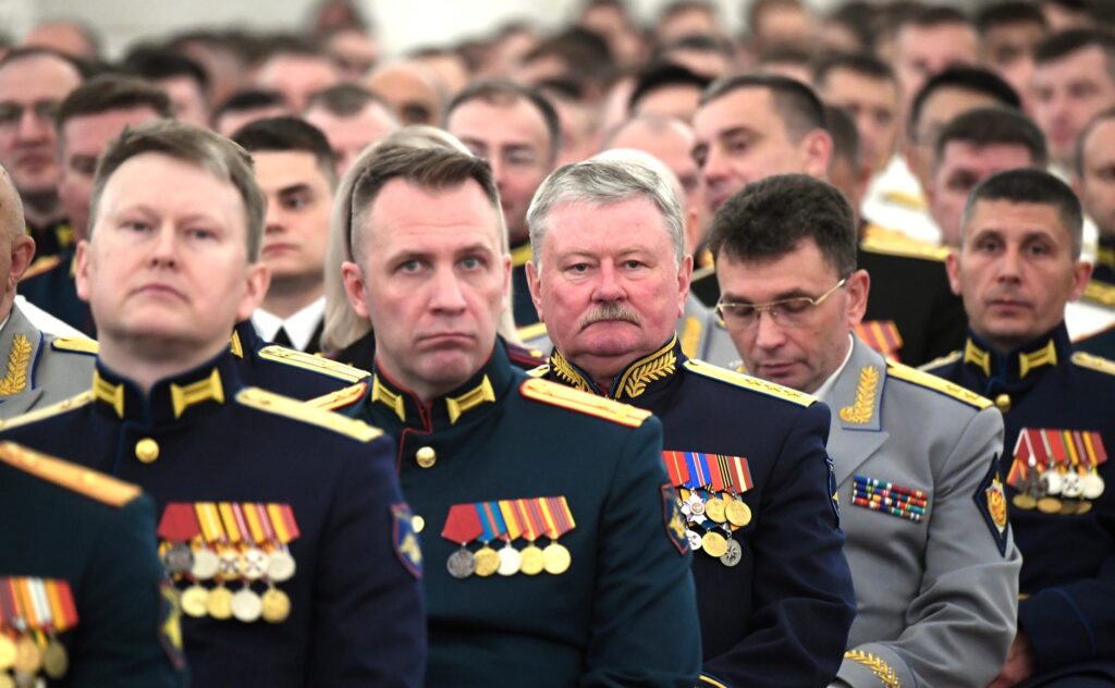 Kremlinul și propaganda penibilă cu care sunt intoxicați soldații. Ce poveste li s-a spus după demisia lui Boris Johnson