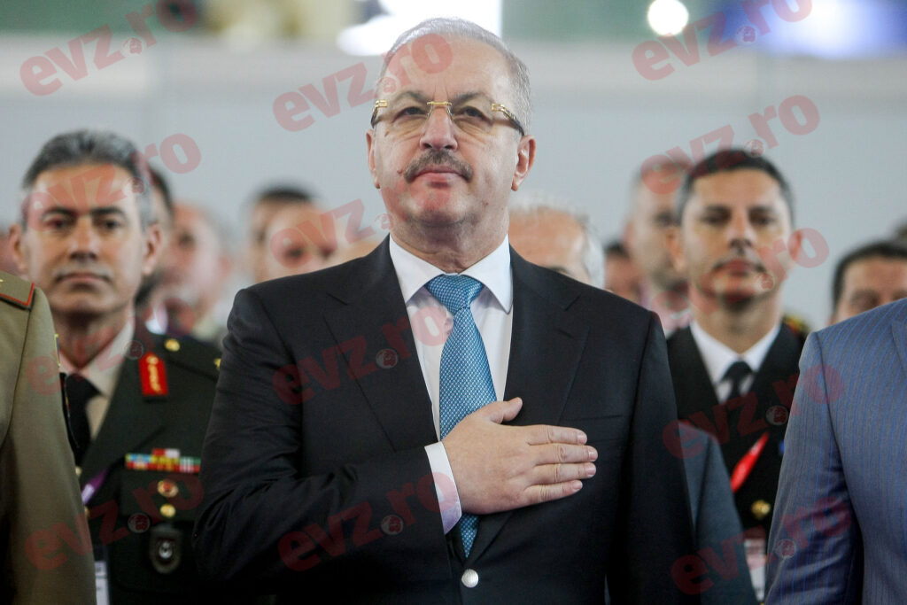 Vasile Dîncu, omagiu celor opt militari morți în martie. Ce știe și nu spune ministrul Apărării