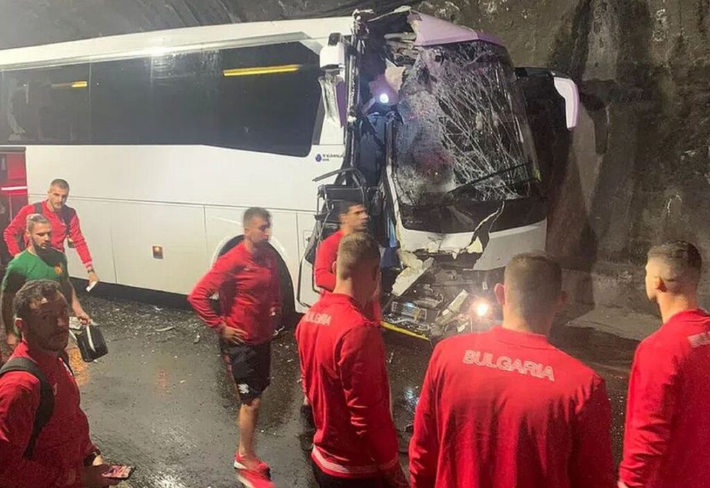 Aflată la pământ după două eșecuri memorabile, naționala Bulgariei a suferit un grav accident auto