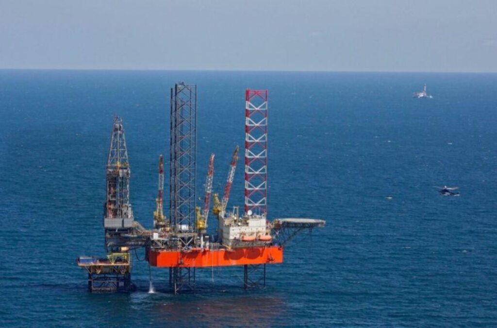 Rusia acuză Ucraina că a lovit o platformă de foraj din Marea Neagră, furată de Moscova după 2014