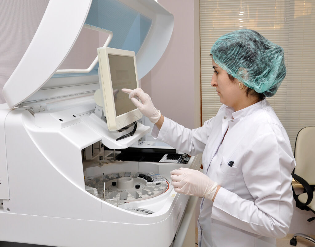 Un proprietar de clinică medicală din Vaslui a fost condamnat la închisoare. Sănătatea pacienților săi a fost pusă în primejdie. Ce au descoperit anchetatorii