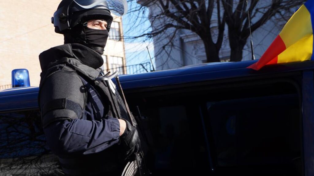 Jandarm, găsit împușcat. Medicii nu l-au mai putut salva