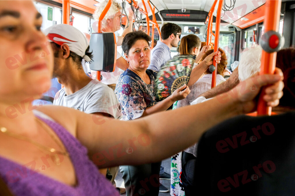 Infernul în transportul public. Temperaturi caniculare în Bucureşti, cu tramvaie fără aer condiționat