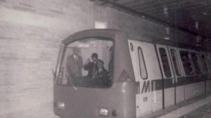 Nicolae Ceașescu inaugurează metroul București
