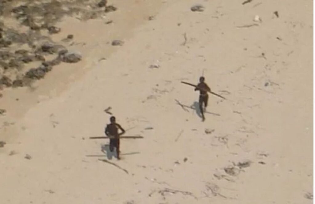 Povestea celui mai vechi trib din Oceanul Indian care ucide orice persoană care încearcă să se apropie de insulă