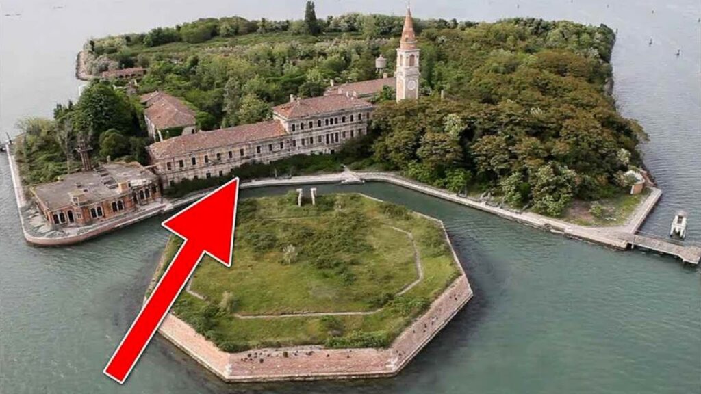 O insulă din Italia, cunoscută pentru că ar fi bântuită. Este locul de veci a mii de oameni.