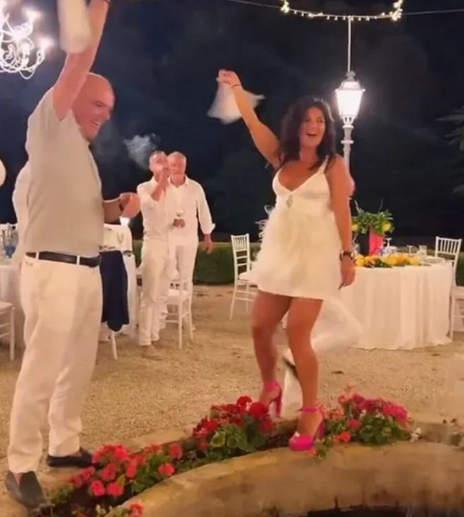 Rareș Bogdan a dat petrecere mare în Italia. Cum și-a sărbătorit europarlamentarul soția. Foto