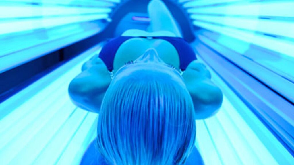 Avertisment pentru persoanele care se bronzează la solar. Cazurile de cancer de piele sunt în creștere