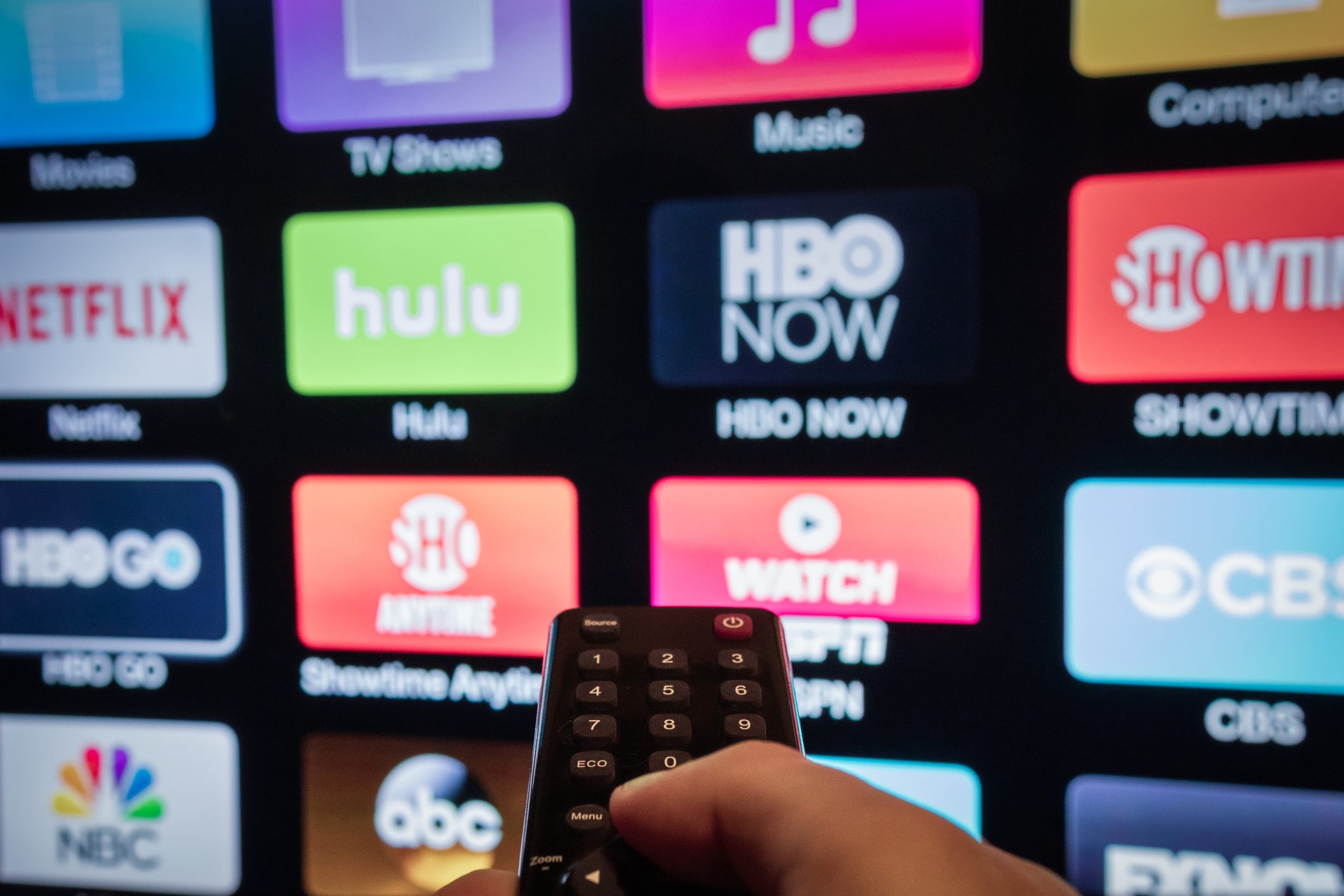 Prețurile cresc, se introduc reclame, dar românii nu renunță la streaming
