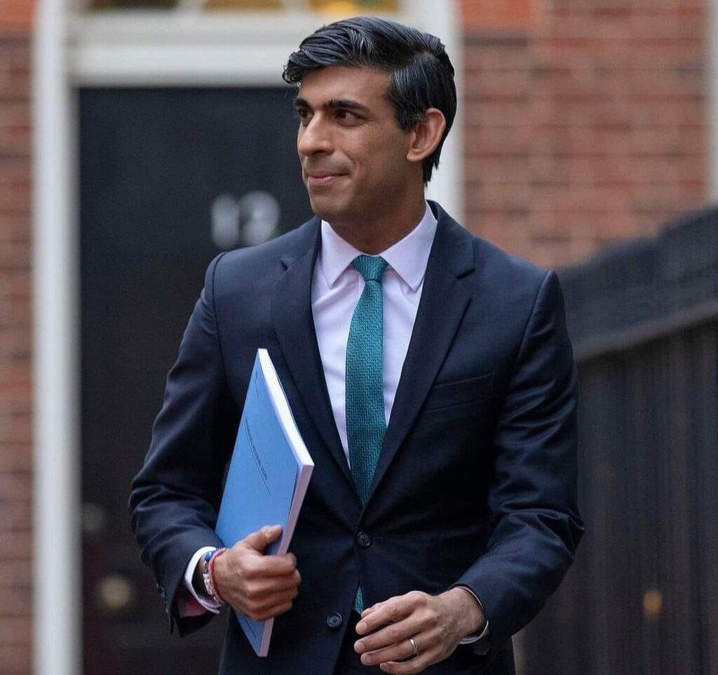 Rishi Sunak, marele favorit pentru a deveni premierul Marii Britanii. Vine dintr-o familie putred de bogată, cu relații adânci în Rusia