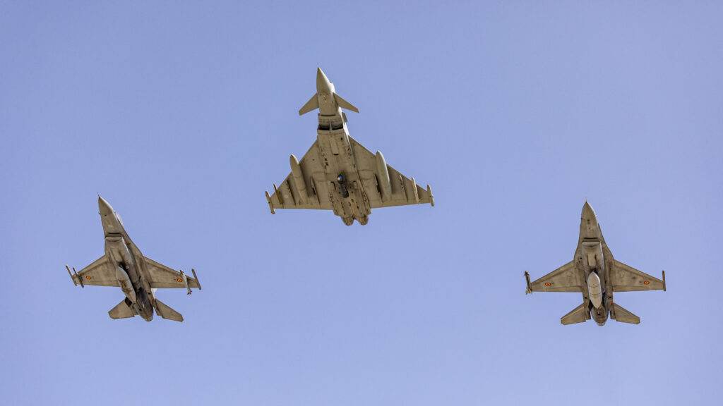 Mobilizare NATO. Avioanele din Polonia, în misiune după atacurile din vestul Ucrainei