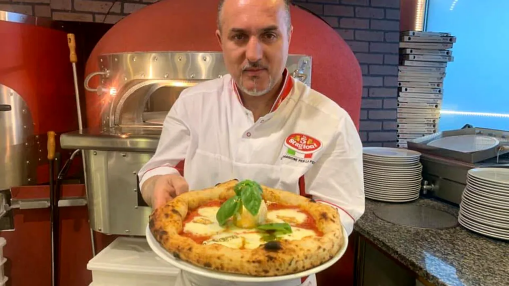 Cât costă o pizza cu foiță de aur. Invenția unui român stabilit în Italia