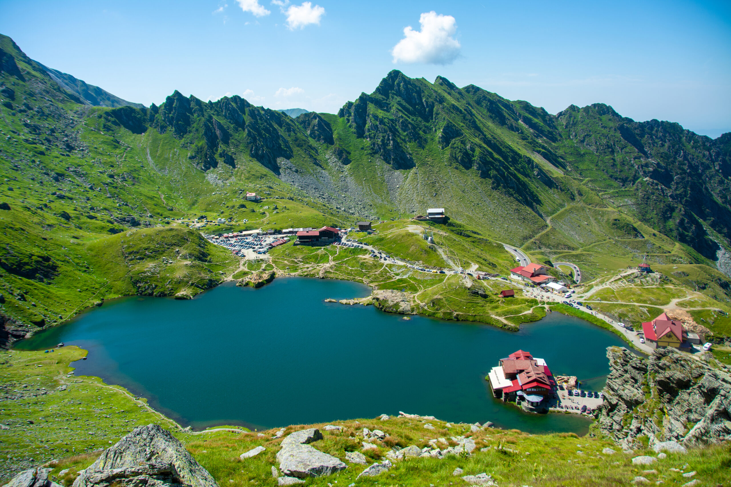 Vești bune pentru turiști și șoferi. Circulația pe Transfăgărășan a fost reluată de astăzi