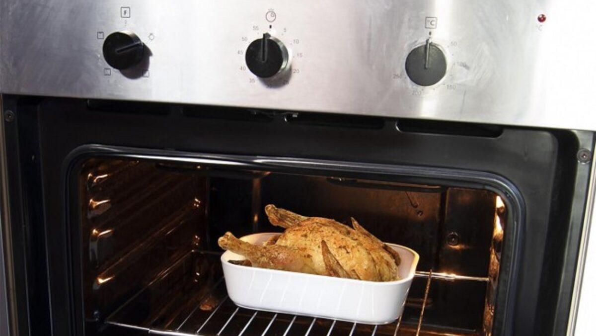 Când se folosește ventilația la cuptorul electric. Sfaturile marilor bucătari