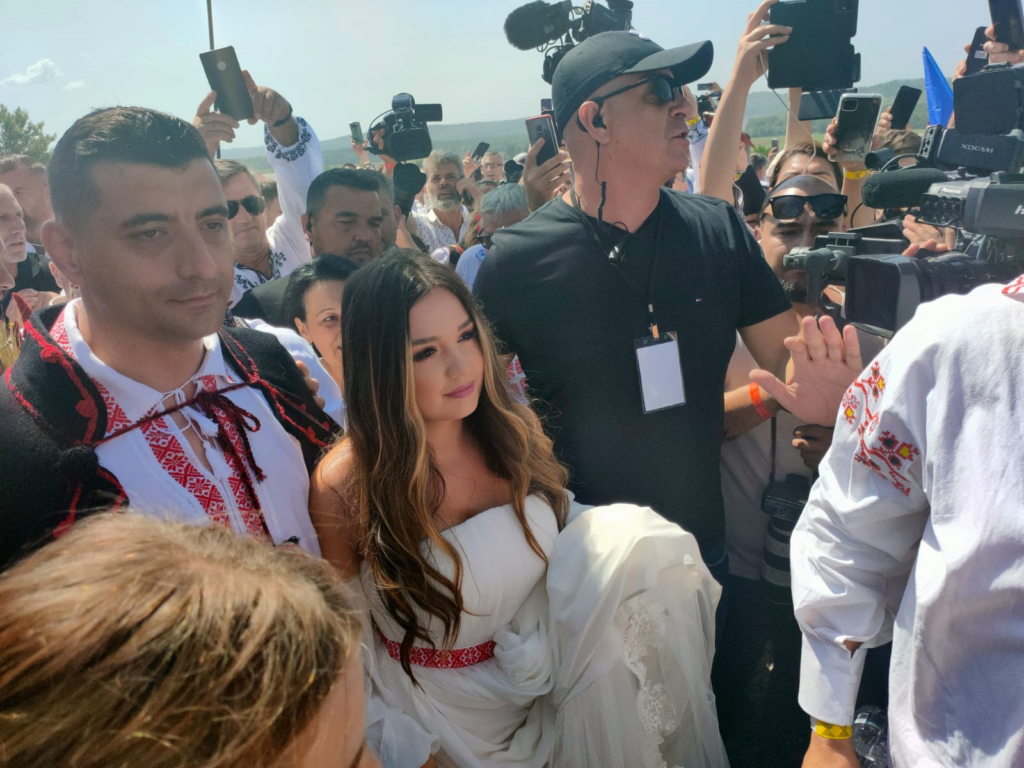 Exclusiv. Mirel Curea: ÎPS Teodosie nu e rockstar! Încă puțin și hirotonește preoți la Loft. Video