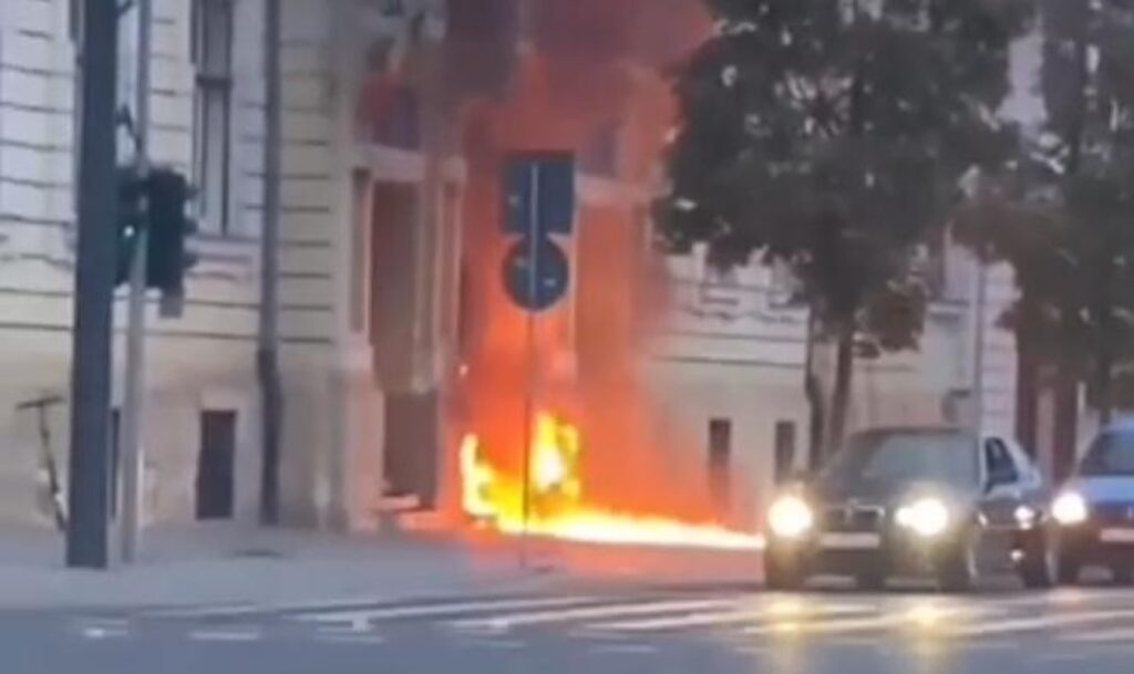 Incendiu la primăria lui Emil Boc. Polițiștii au reținut un suspect cu probleme psihice. Video