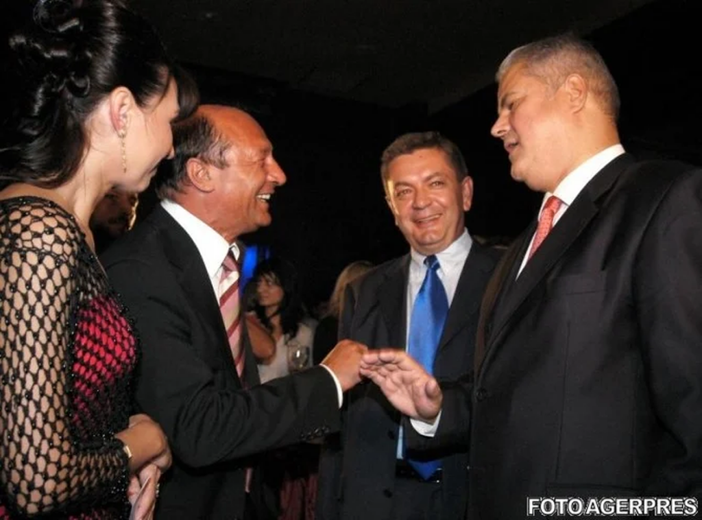 Pensiile „mici” pe care le primesc Adrian Năstase și Traian Băsescu. Cât încasează lunar cei doi foști politicieni