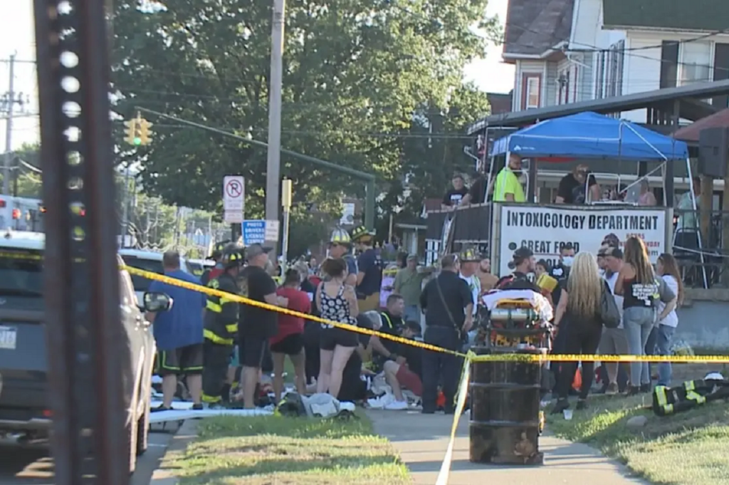 Atac cu mașina în mulțime, în SUA. Un mort și 17 răniți, la o strângere de fonduri pentru victimele unui incendiu