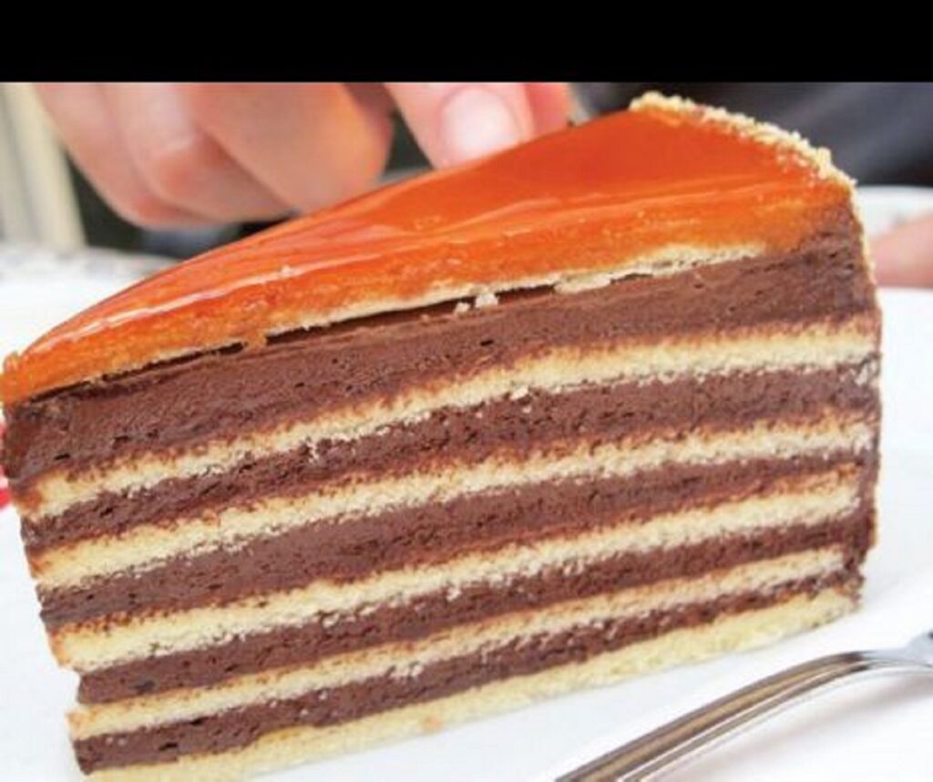 Prăjitură cu foi și cremă de cacao. O rețetă gustoasă pentru masa de Crăciun