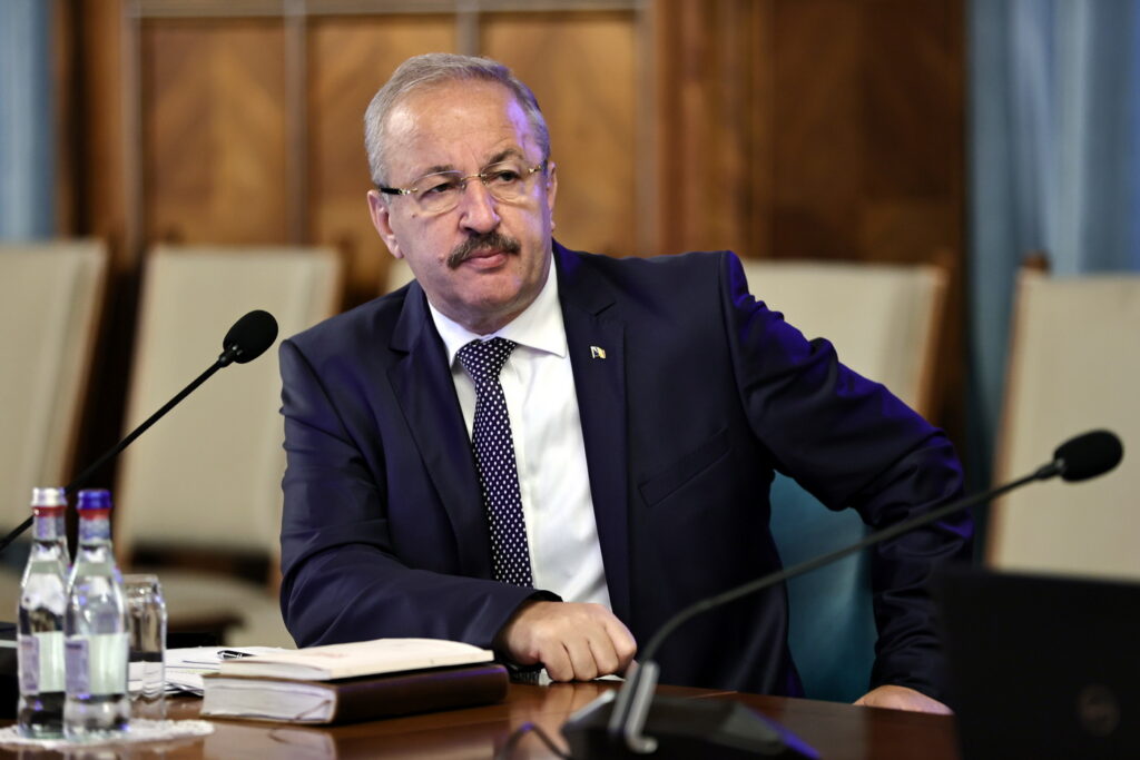 Vasile Dîncu va da explicații în plenul Camerei Deputațiilor. Biroul permanent a aprobat solicitarea USR