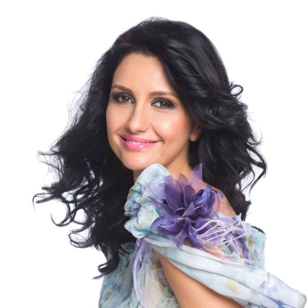 Schimbare de stil pentru Silvia Chifiriuc, soția lui Petre Roman. De ce obiect nu se desprinde niciodată când pleacă la drum