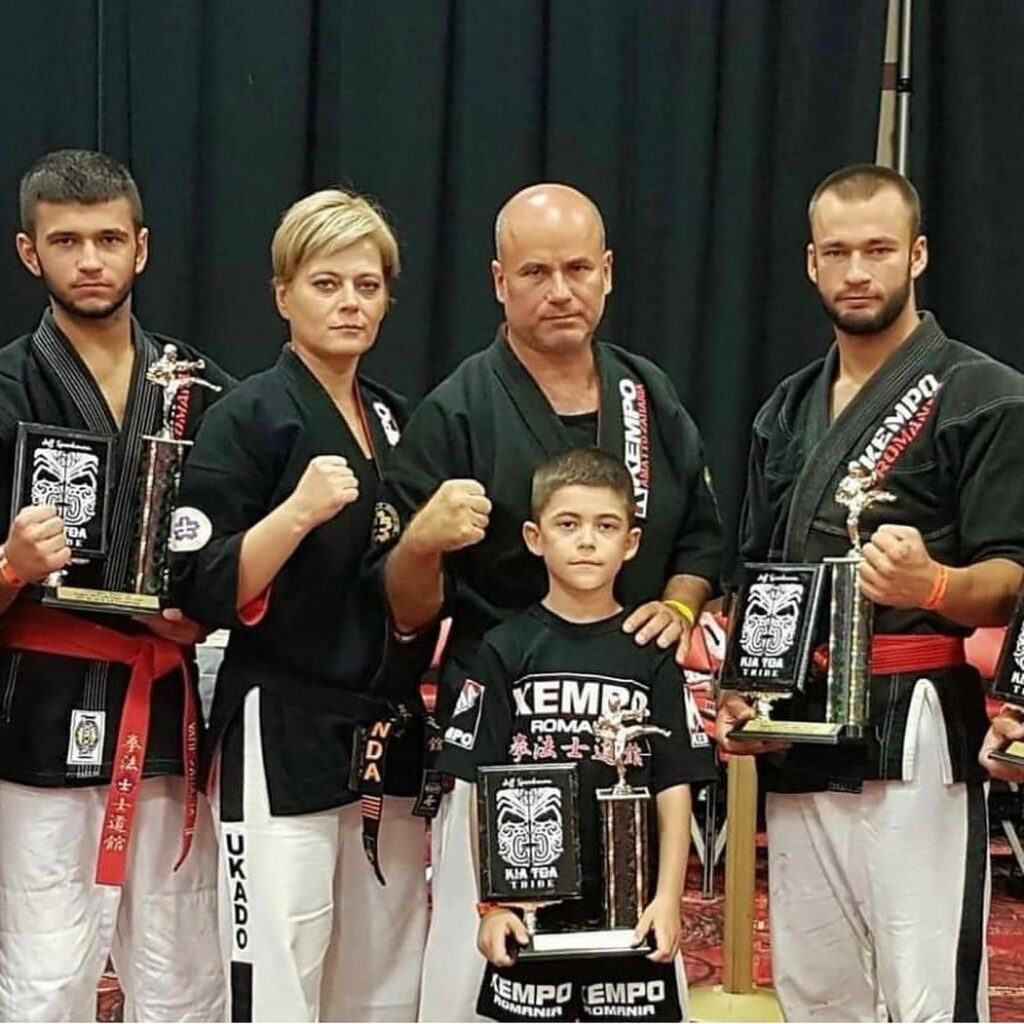 Amintiri din prima zi de școală. Conduc sute de sportivi, dar recunosc : „Am și chiulit cu clasa!”