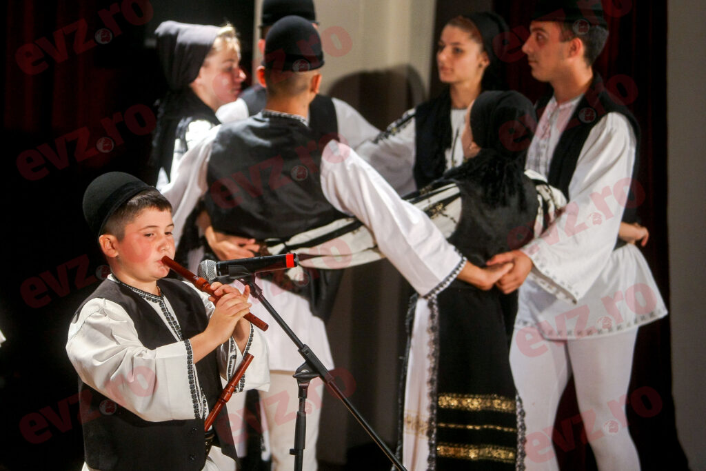 Cei mai bogați cântăreți de muzică populară de la noi. Au strâns de-a lungul carierei o adevărată avere