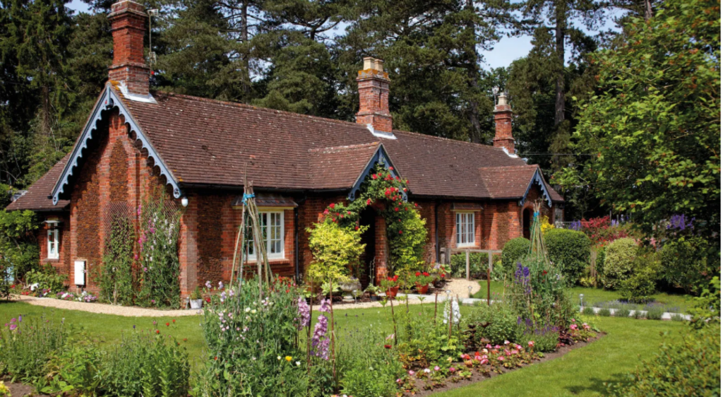 Casa de vară a reginei Elisabeta, închiriată pentru turiști. Care este prețul pentru o noapte