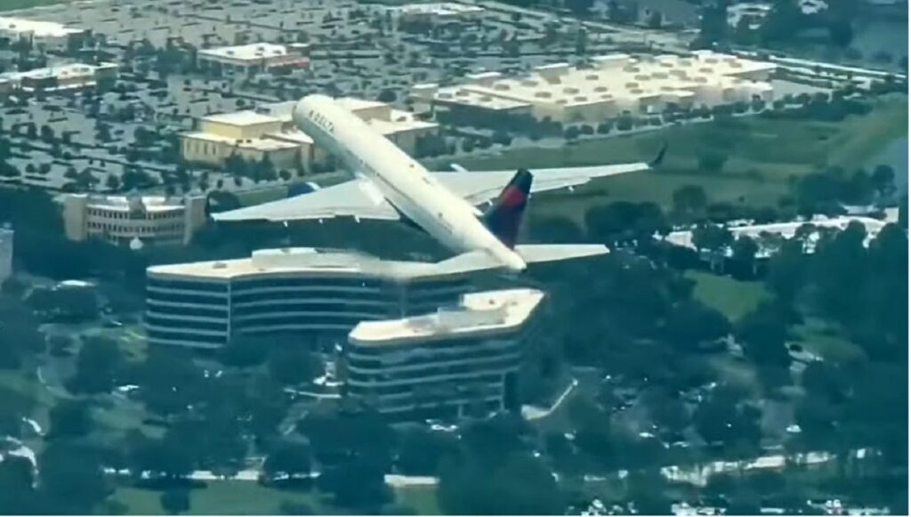 O cursă Emirates escortată de avioane NATO pe aeroportul din Atena. Autoritățile au acționat la solicitarea CIA