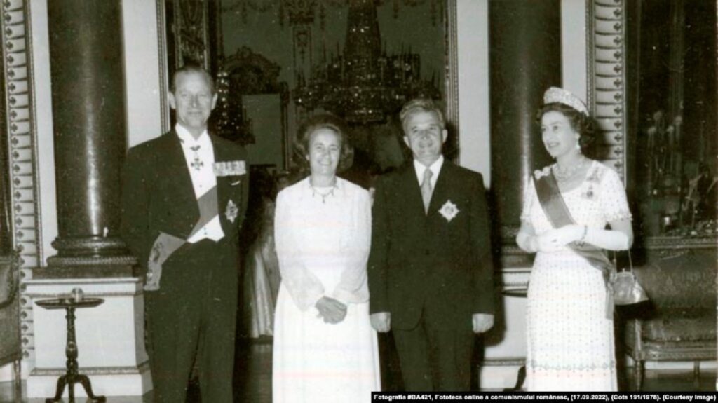 Gafele făcute de soții Ceaușescu la o vizită oficială în Marea Britanie. Momente tragi-comice la Palatul Buckingham